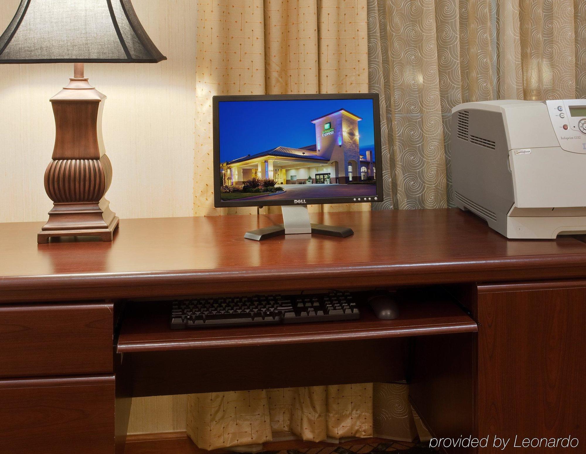 Holiday Inn Express Madera By Ihg Удобства фото