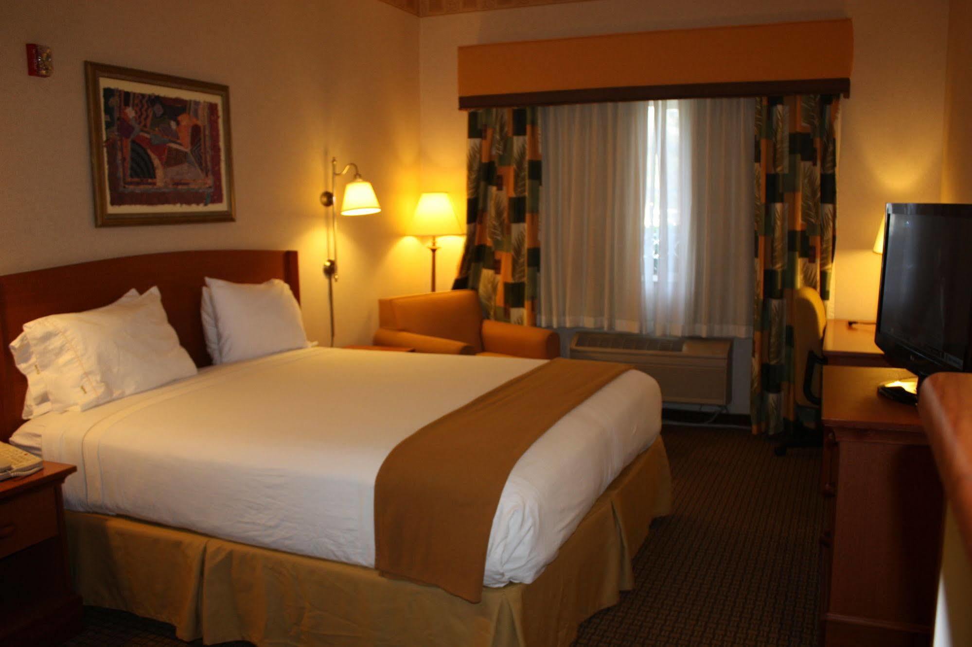 Holiday Inn Express Madera By Ihg Экстерьер фото